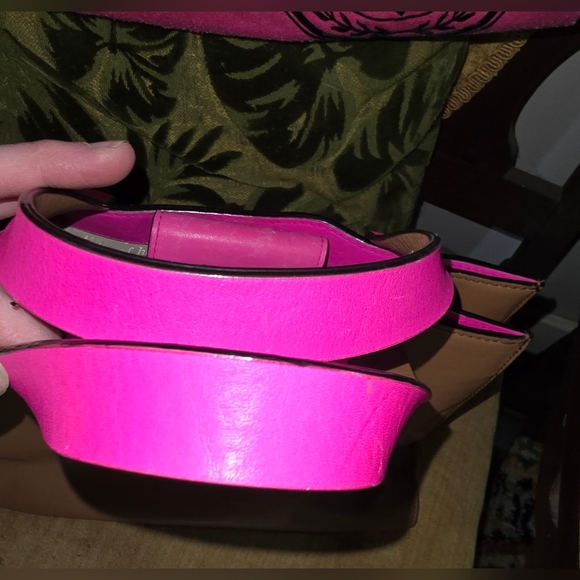 LEATHER KATE SPADE PURSE HANDBAG. SEE PICS FOR MEASUREMENTS AND SCUFFS ON CLOSUR - Picture 8 of 8